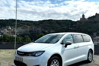 Why Rent a Car in Georgia with Autours?